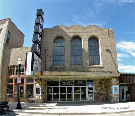 Contact information for sylwiajedrzejewska.pl - Photographs of Kenosha Theatre. Roger Ebert on Cinema Treasures: “The ultimate web site about movie theaters” 